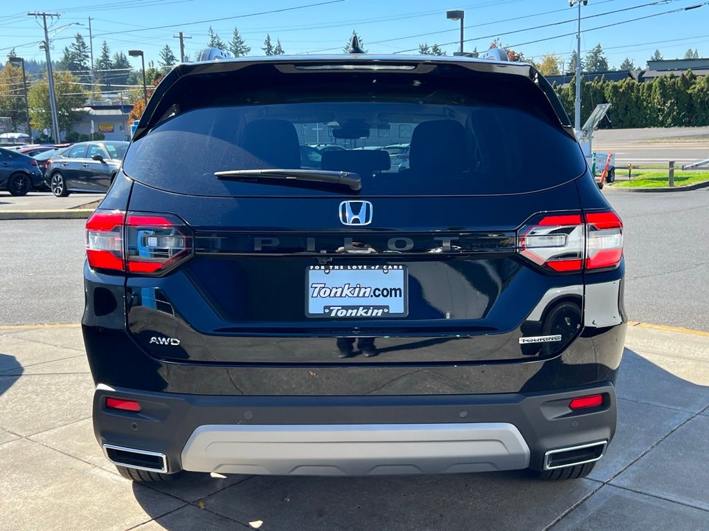 2025 Honda Pilot Touring Image 6 of 29