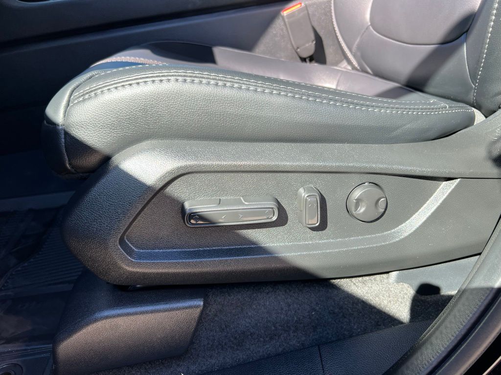 2025 Honda Pilot Touring Image 28 of 29