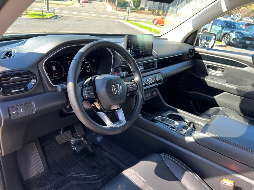 2025 Honda Pilot Touring Image 14 of 29