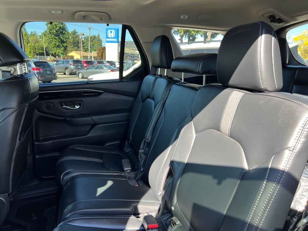 2025 Honda Pilot Touring Image 10 of 29