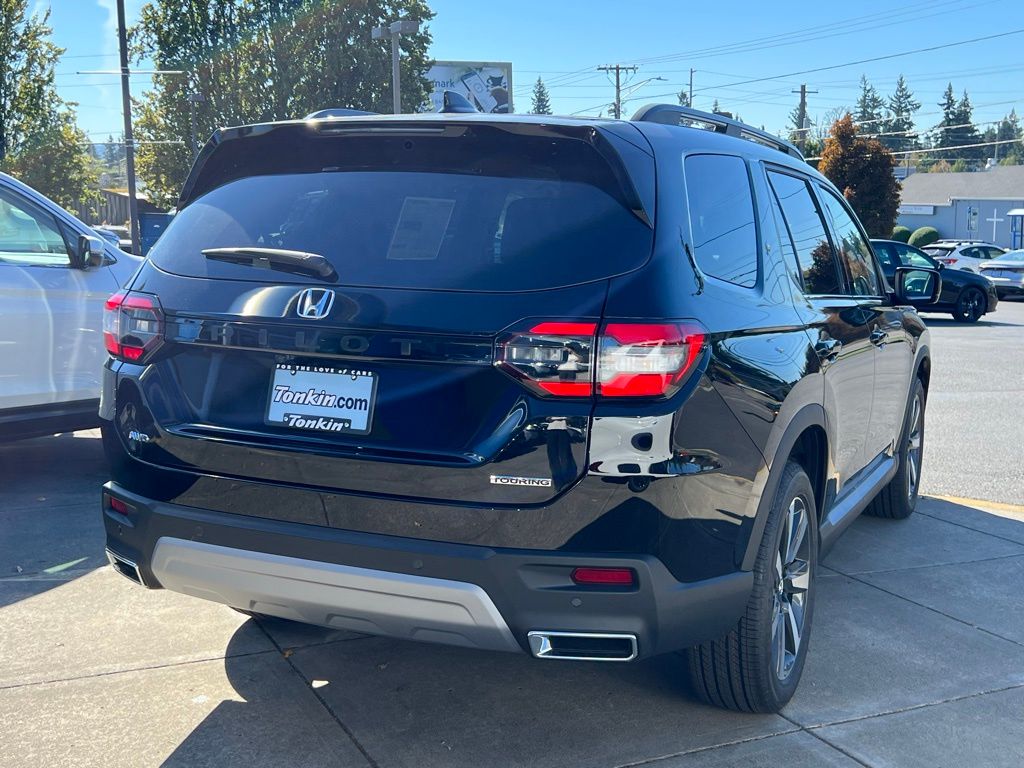 2025 Honda Pilot Touring Image 5 of 29