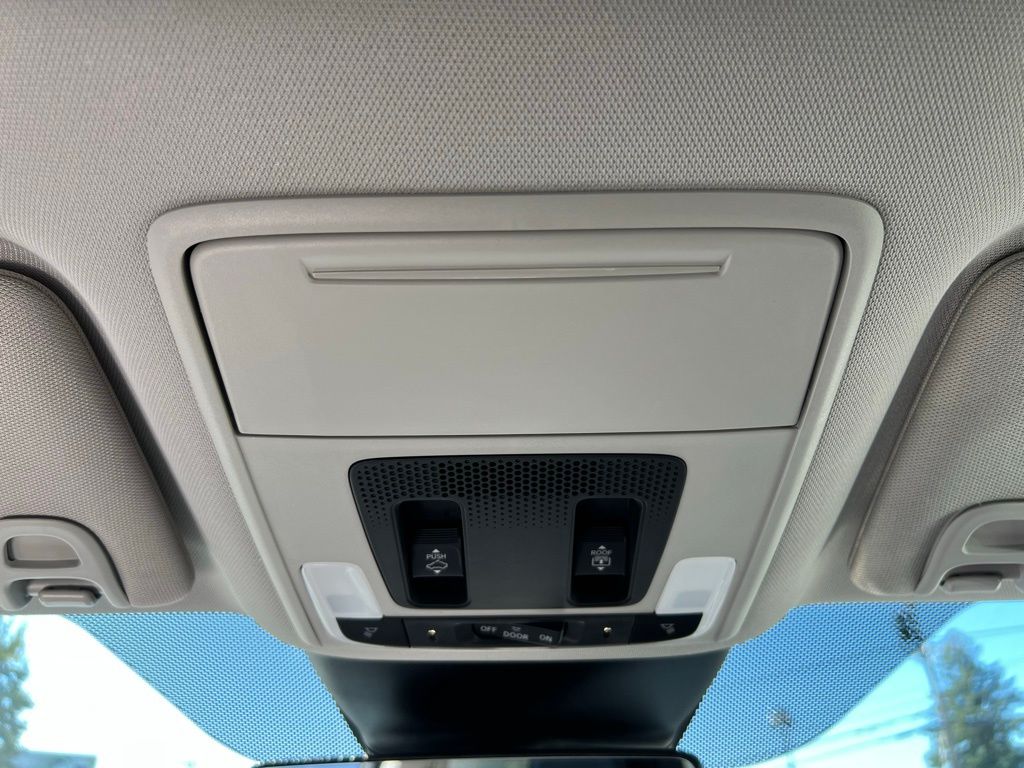 2025 Honda Pilot Touring Image 26 of 29