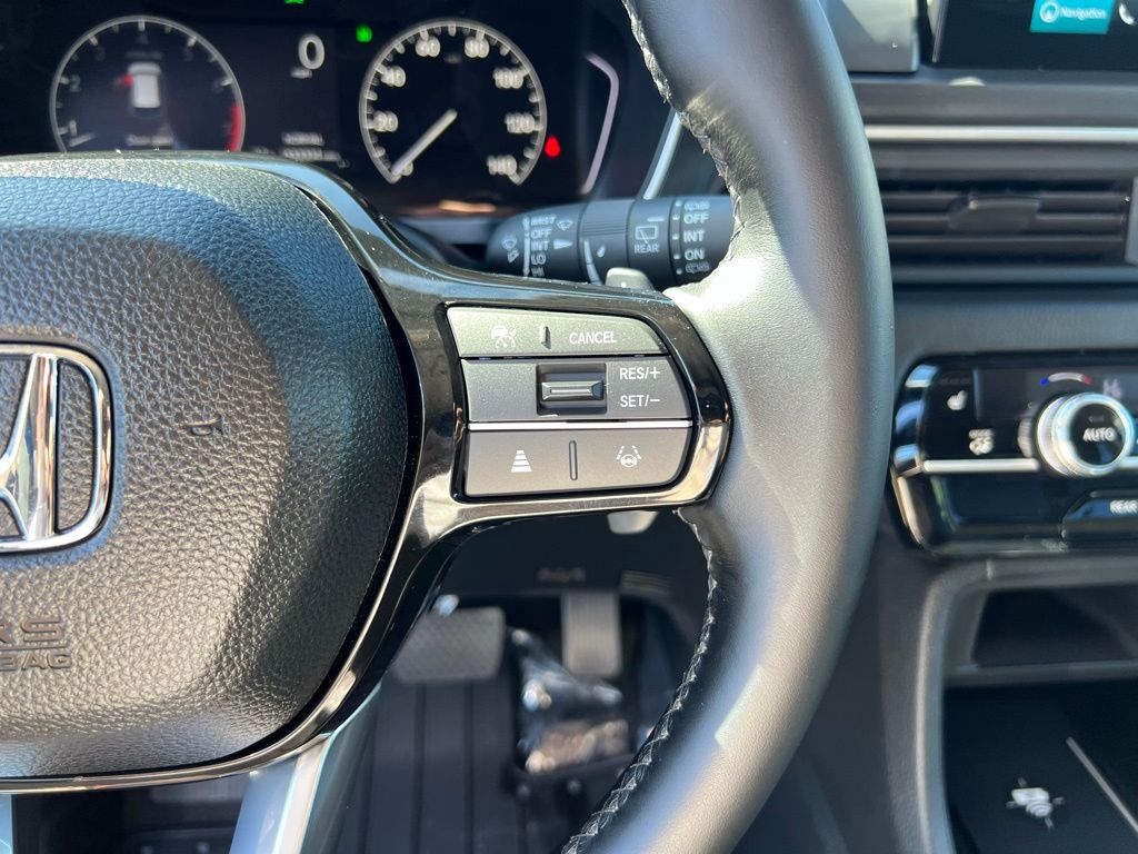 2025 Honda Pilot Touring Image 16 of 29