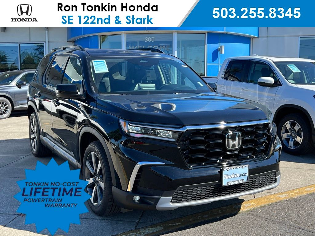 2025 Honda Pilot Touring Image 1 of 29