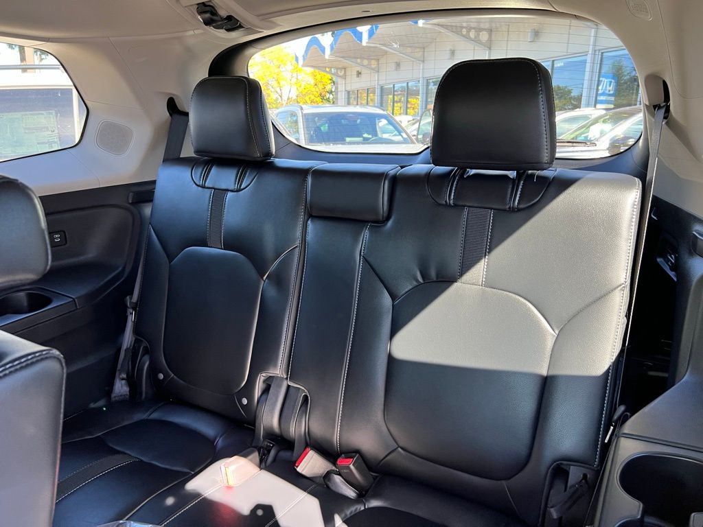 2025 Honda Pilot Touring Image 11 of 29