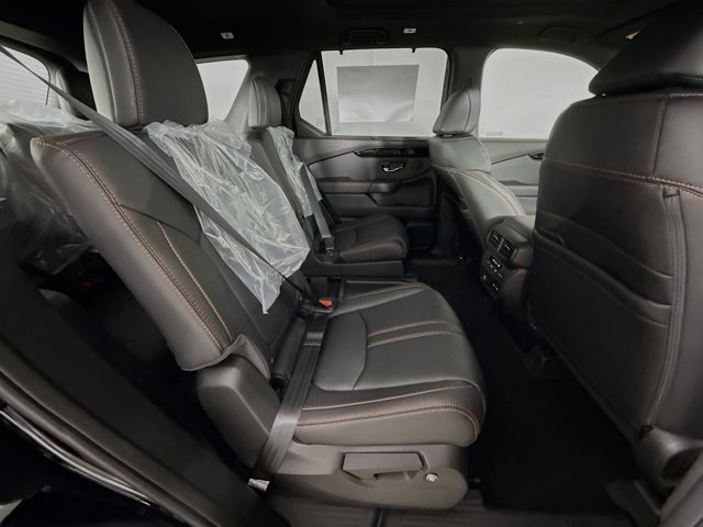 Vehicle image 33 of 45