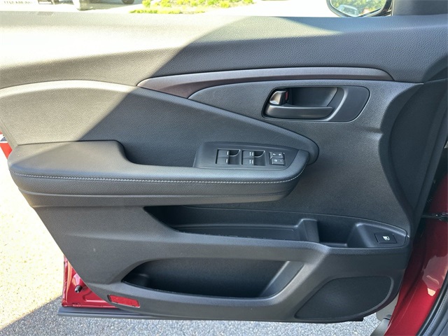 Vehicle image 8 of 12
