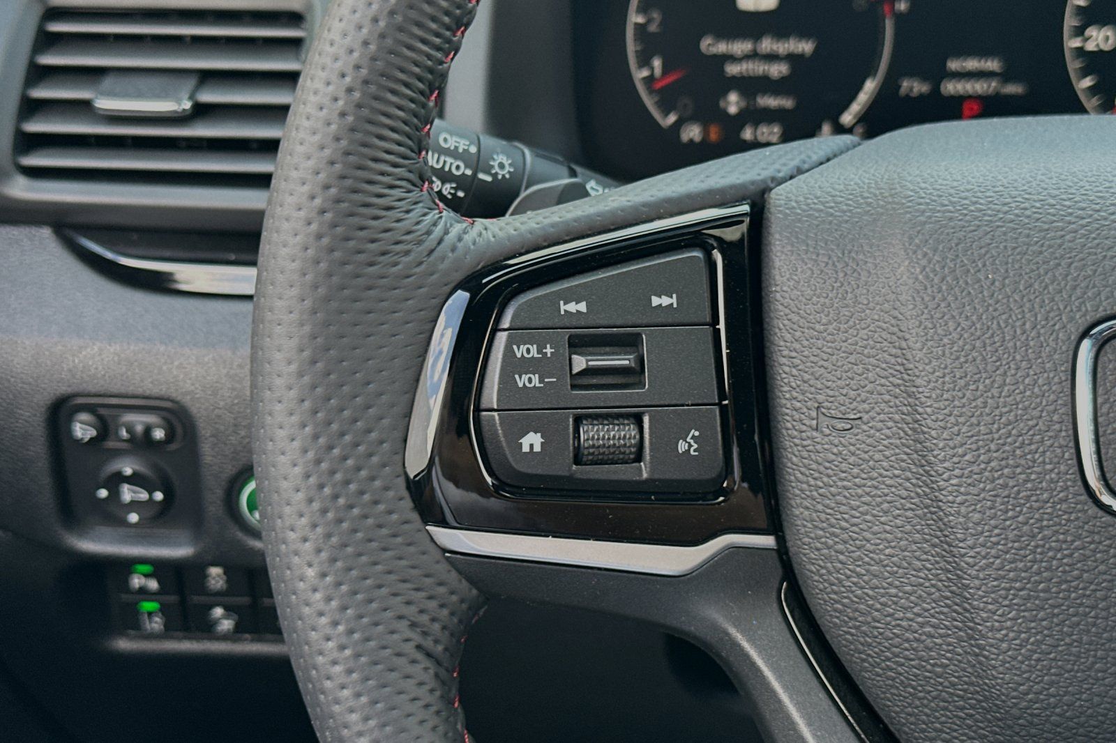 Vehicle image 27 of 34
