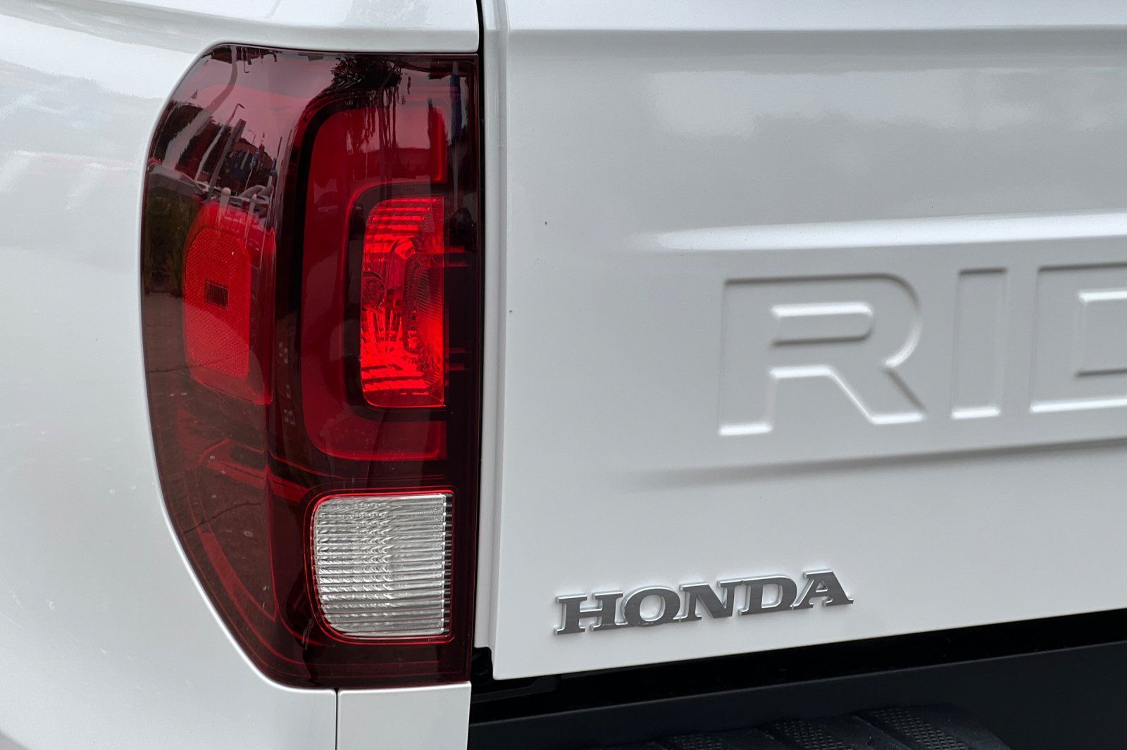 Vehicle image 32 of 34
