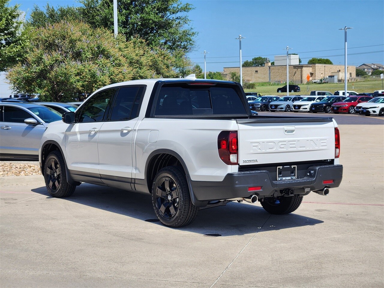 Vehicle image 4 of 21