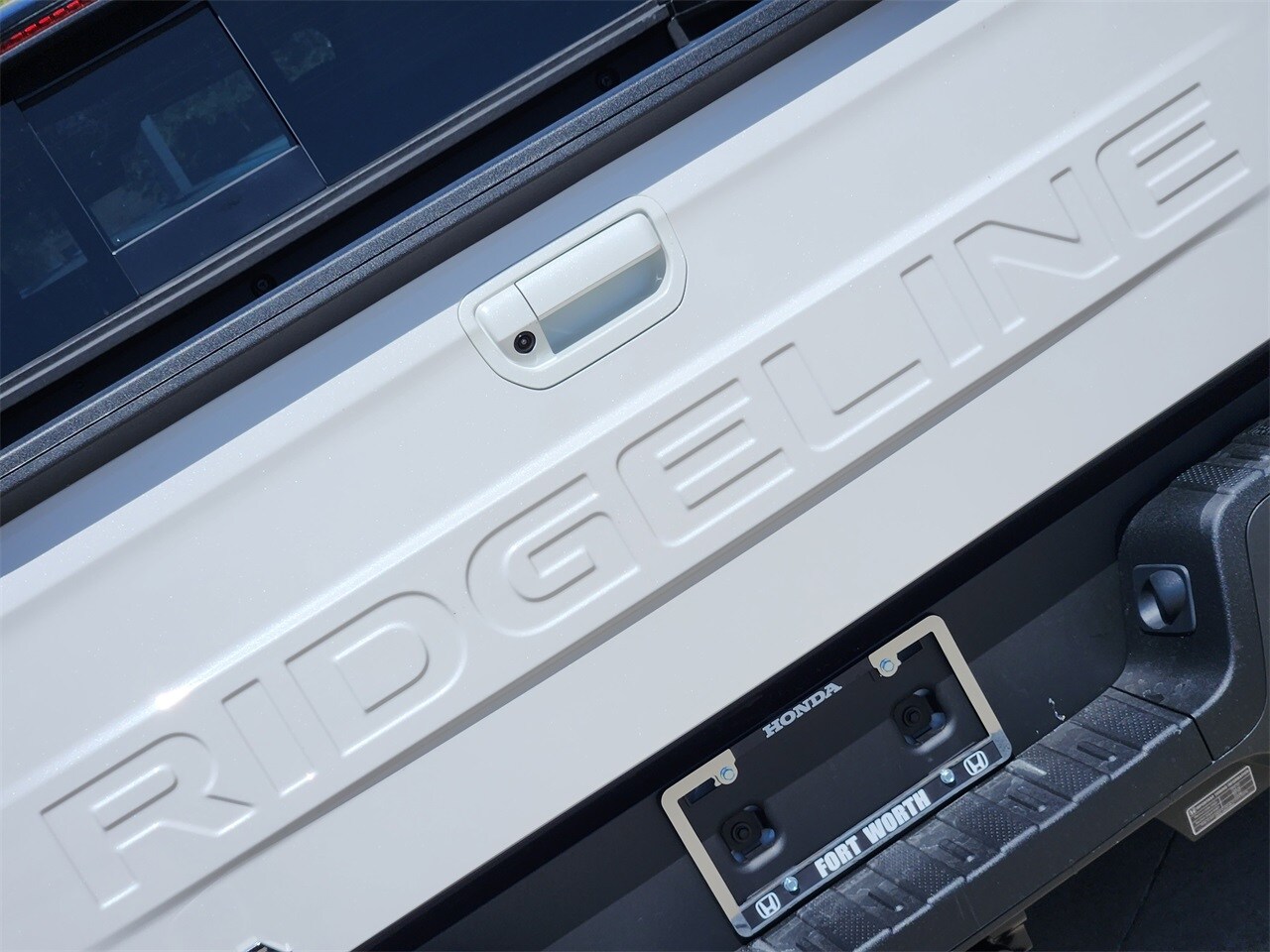 Vehicle image 19 of 21