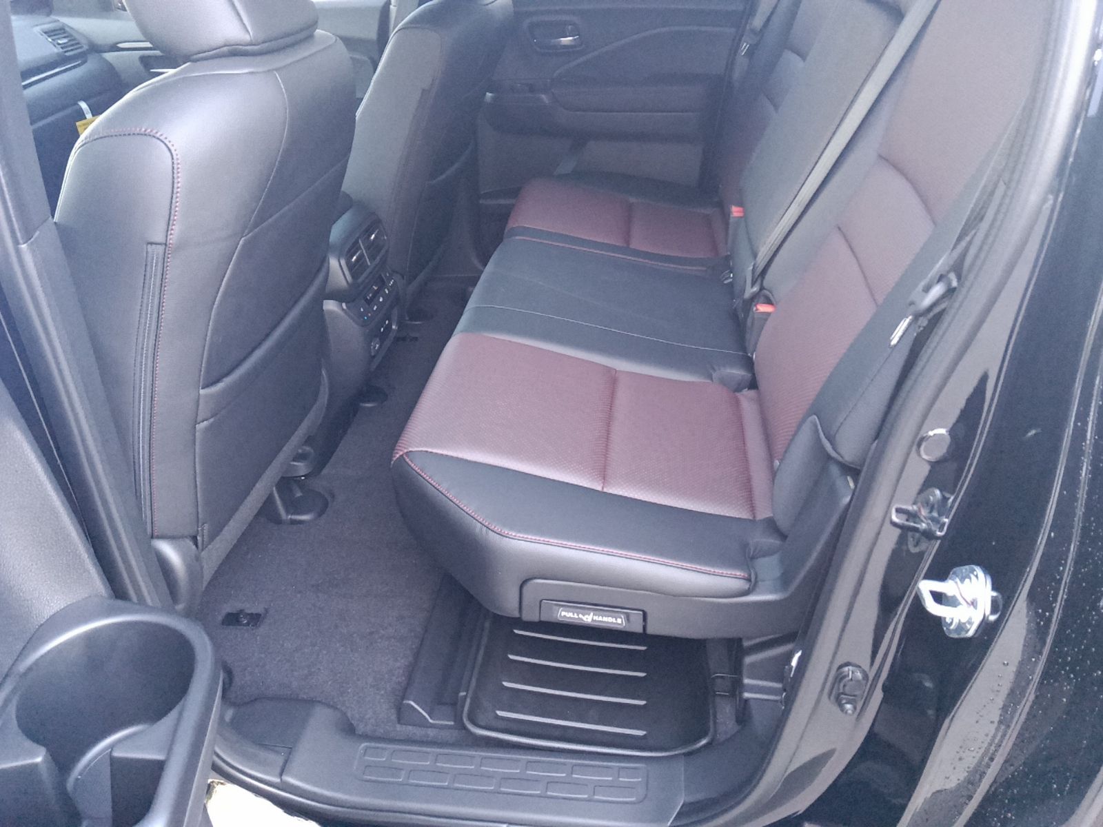 Vehicle image 19 of 32