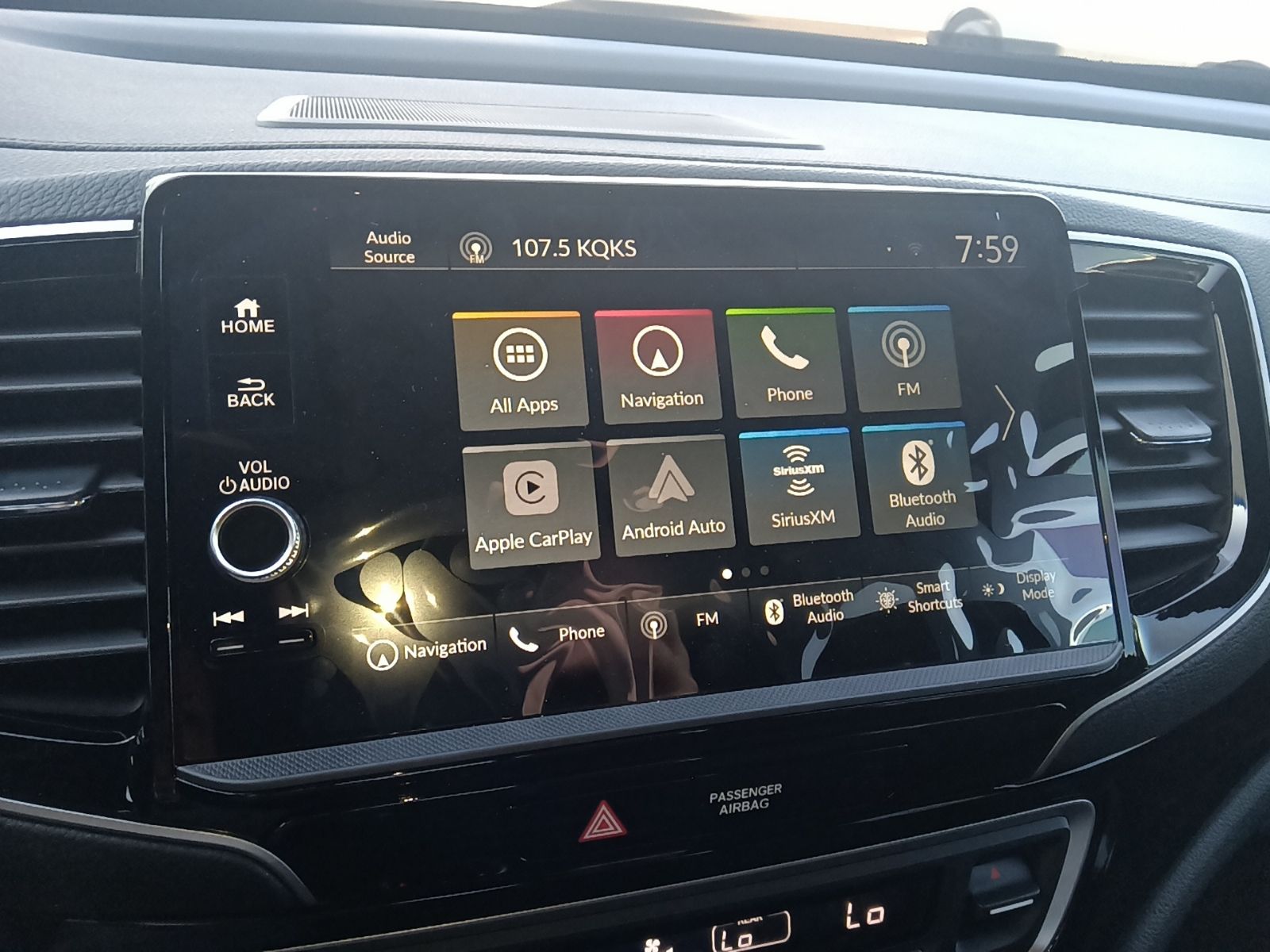 Vehicle image 22 of 32