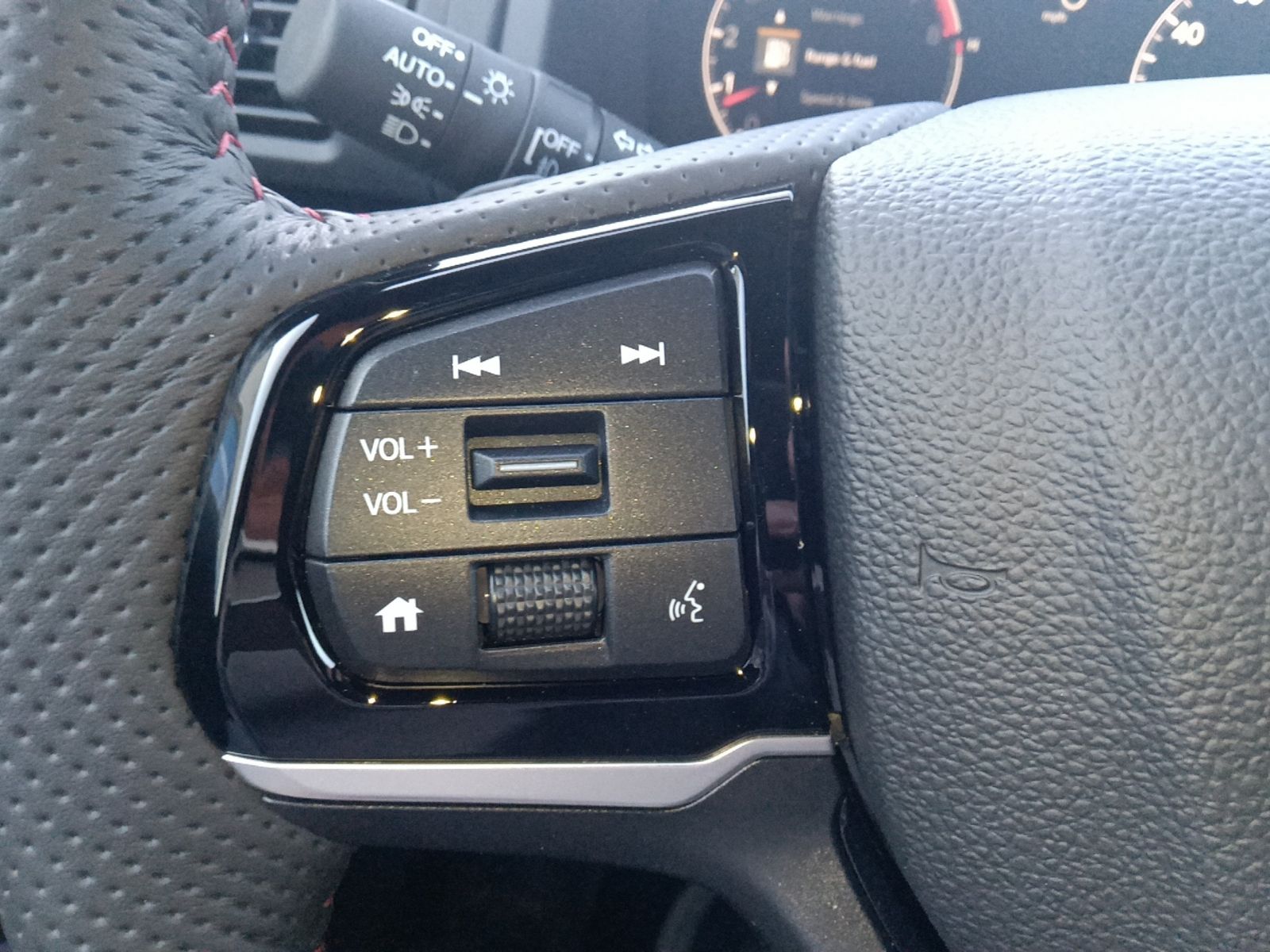 Vehicle image 29 of 32