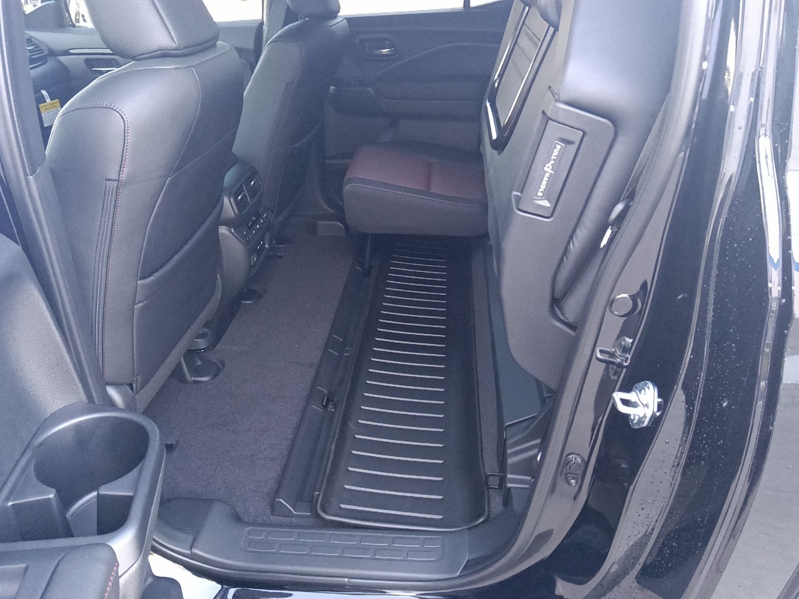 Vehicle image 10 of 32