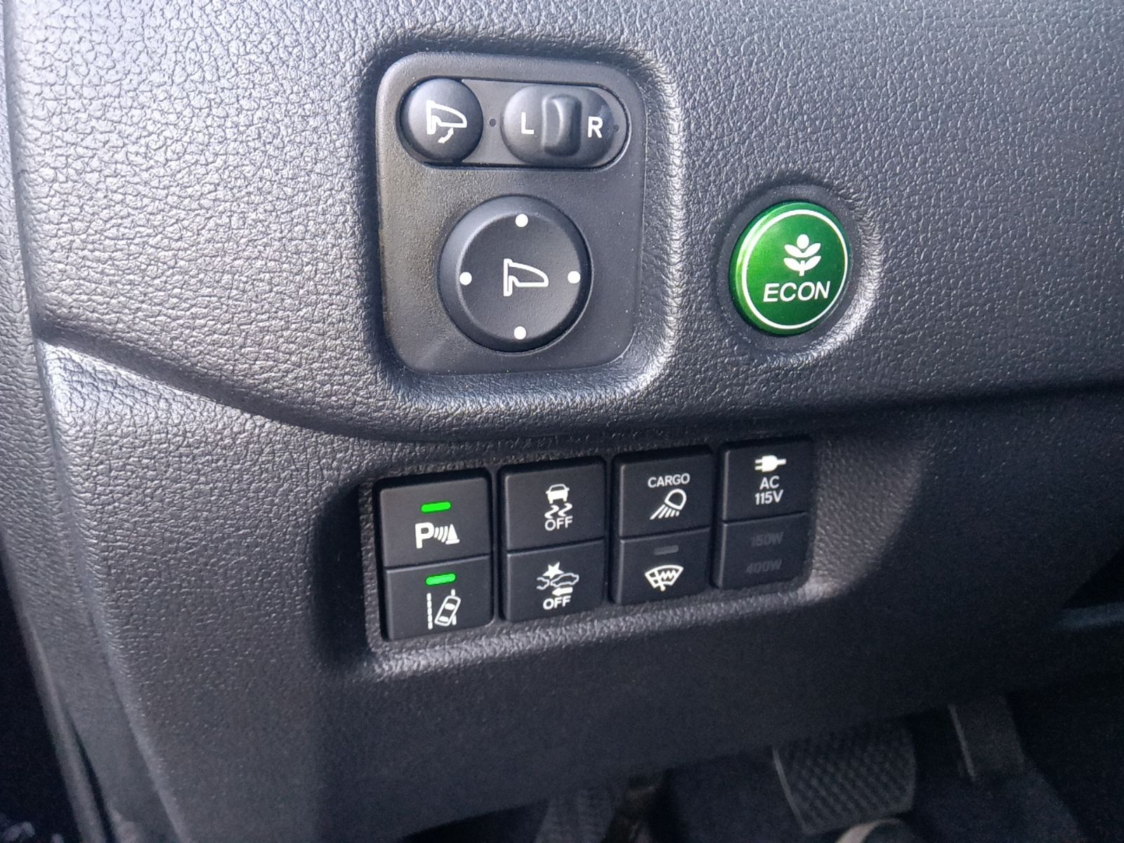 Vehicle image 28 of 32
