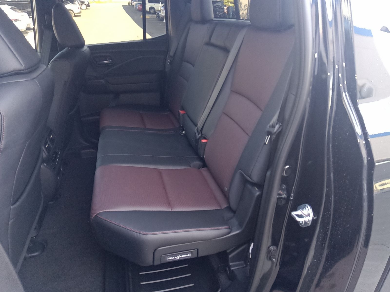 Vehicle image 17 of 32