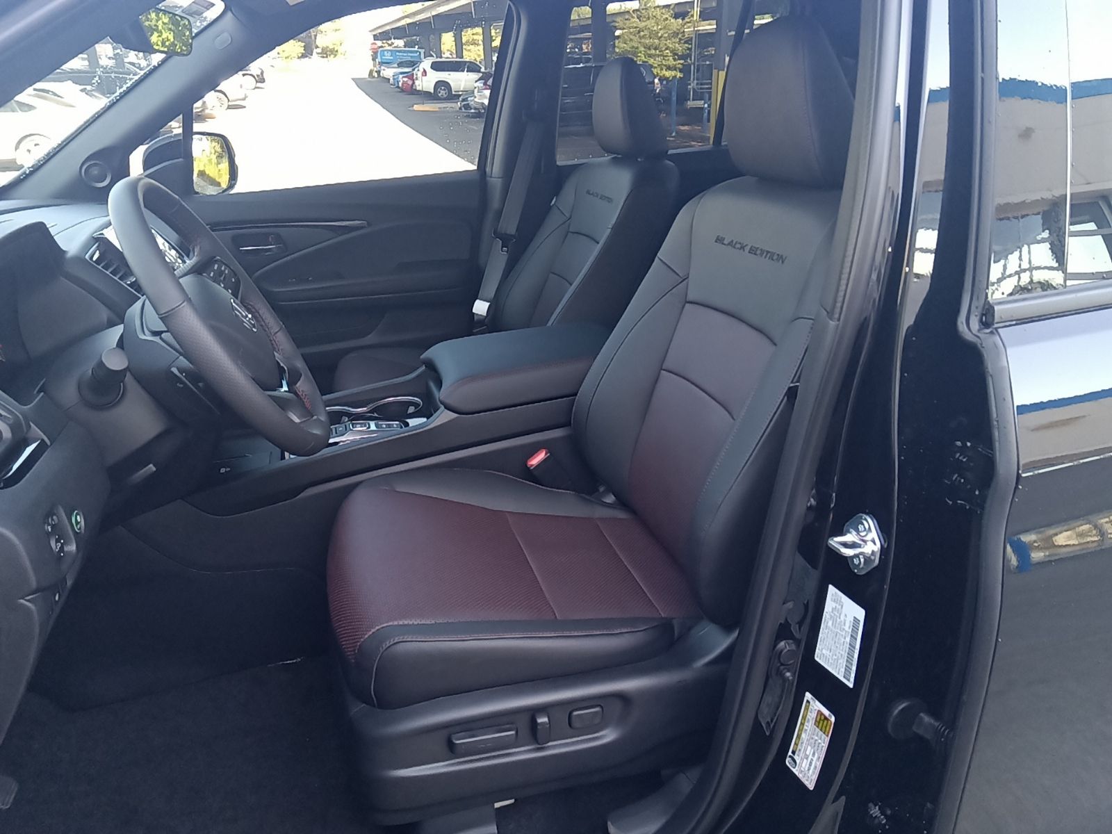 Vehicle image 14 of 32
