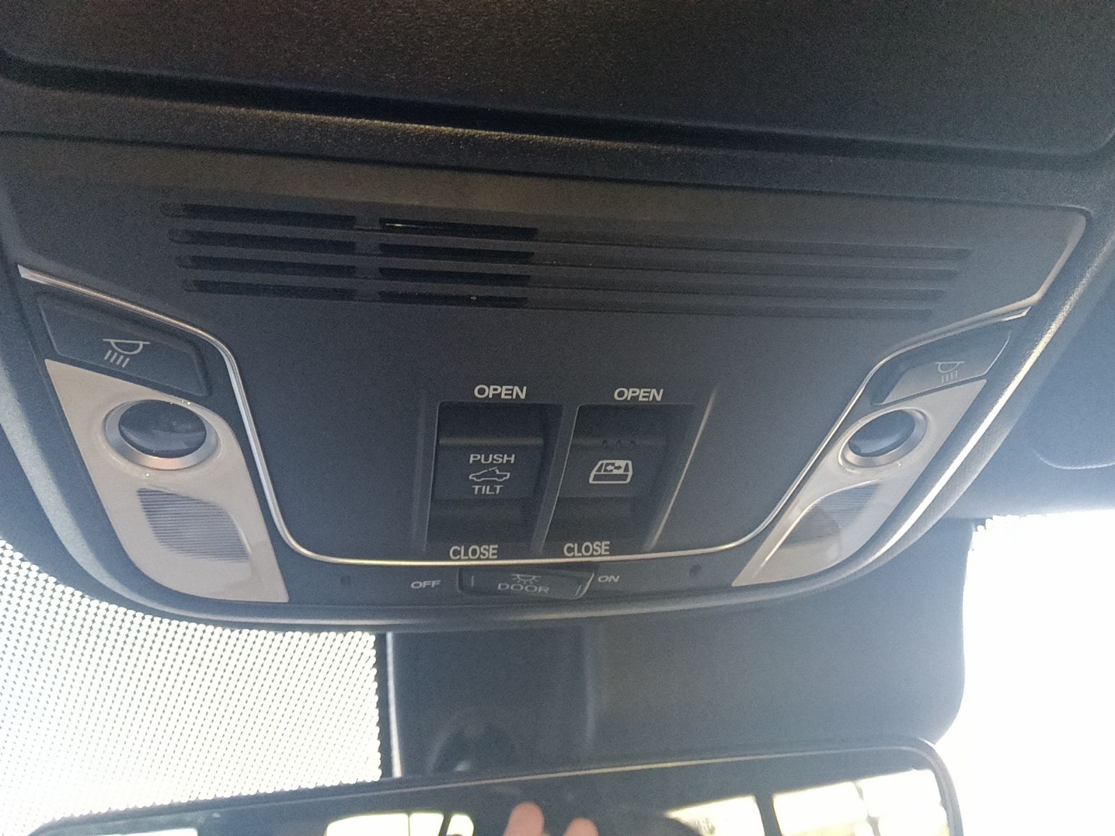Vehicle image 31 of 32