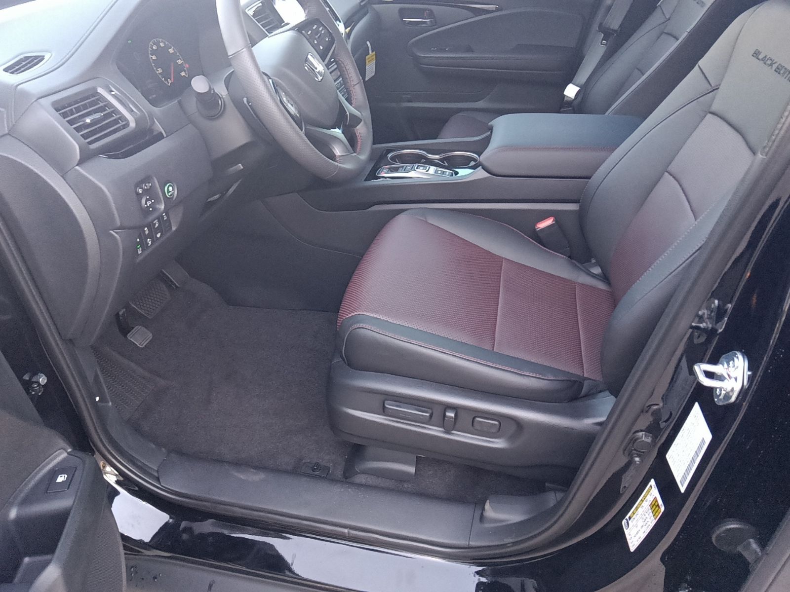 Vehicle image 18 of 32