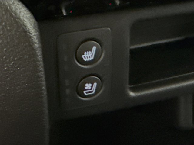 Vehicle image 32 of 37