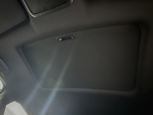 Vehicle image 31 of 37