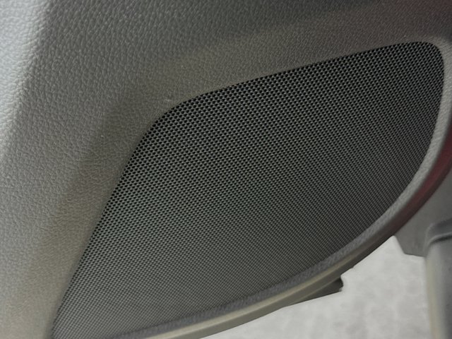 Vehicle image 33 of 37