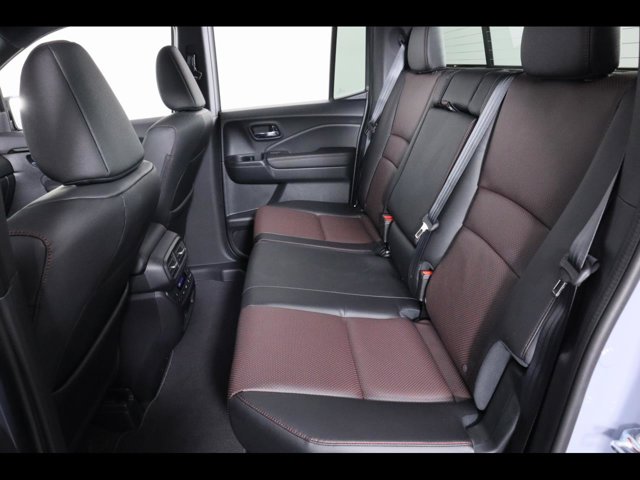Vehicle image 18 of 26