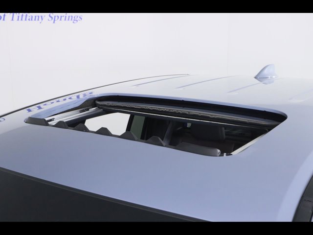 Vehicle image 9 of 26