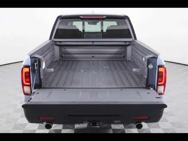 Vehicle image 21 of 26