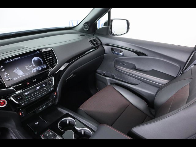 Vehicle image 17 of 26