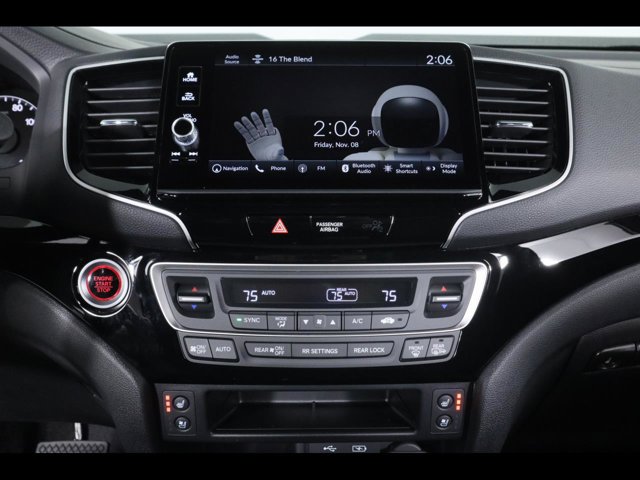 Vehicle image 13 of 26