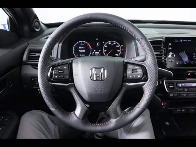 Vehicle image 11 of 26