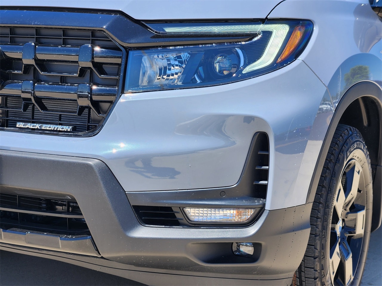 Vehicle image 16 of 21