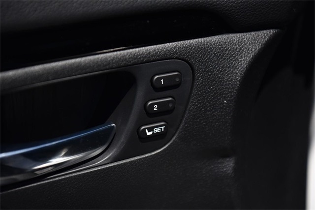 Vehicle image 10 of 29