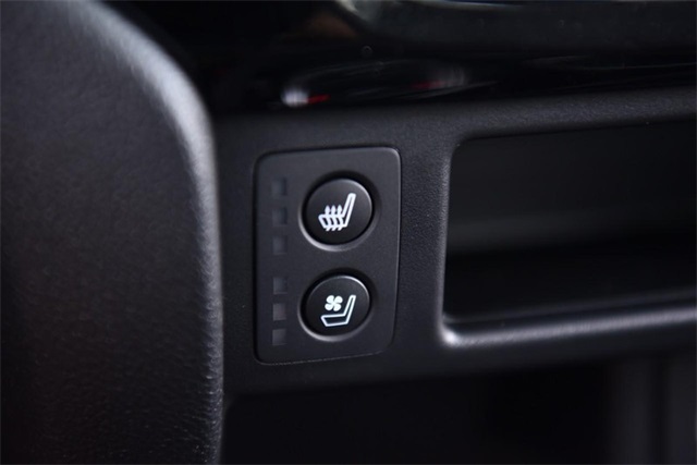 Vehicle image 17 of 29