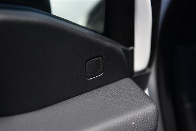 Vehicle image 11 of 29