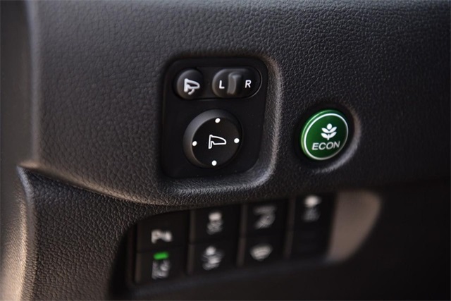 Vehicle image 12 of 29