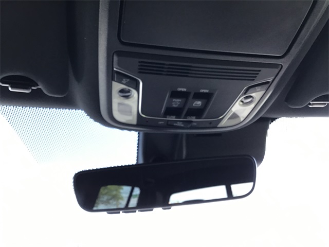 Vehicle image 33 of 37