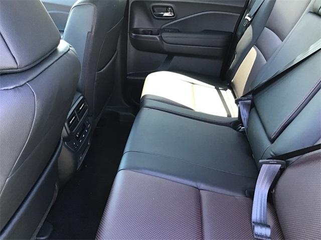 Vehicle image 36 of 37