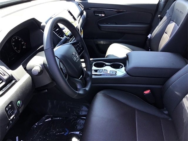 Vehicle image 19 of 37