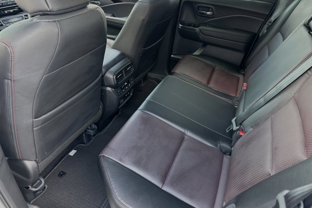 Vehicle image 14 of 32