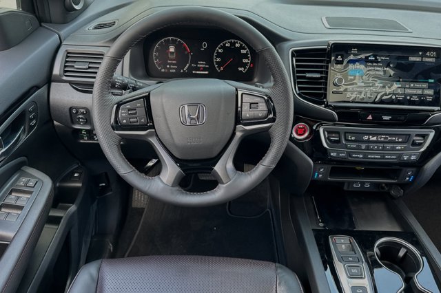 Vehicle image 17 of 32