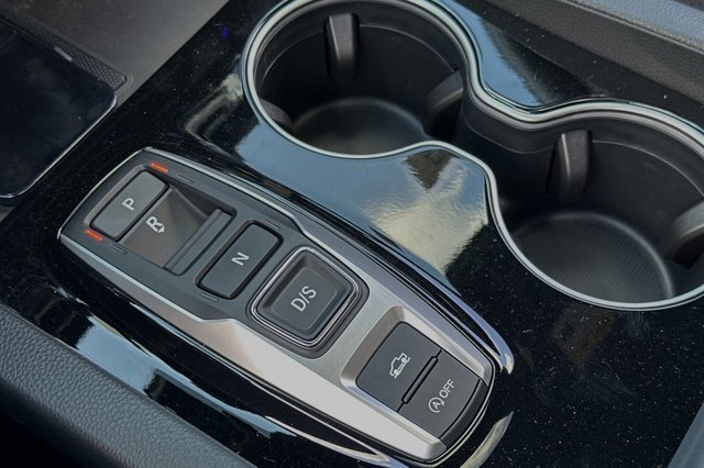 Vehicle image 25 of 32