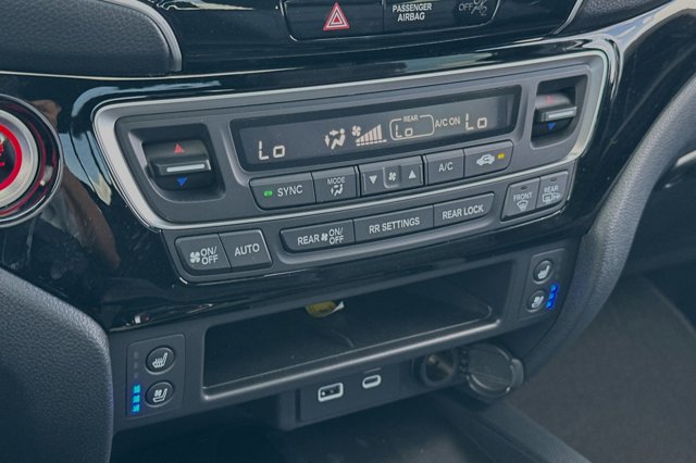 Vehicle image 24 of 32