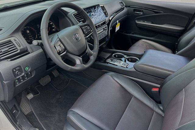Vehicle image 11 of 32