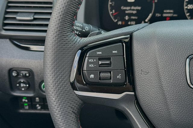 Vehicle image 28 of 32