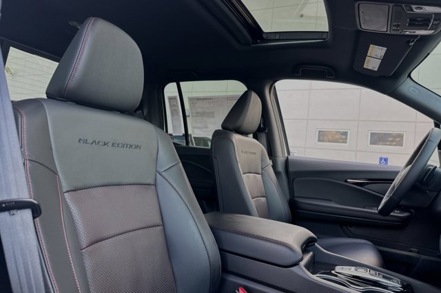 Vehicle image 19 of 32