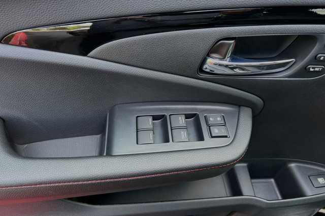Vehicle image 12 of 32