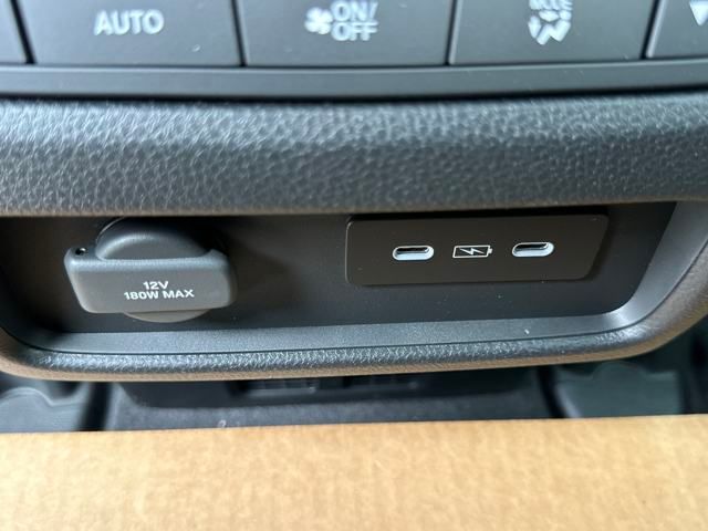 Vehicle image 26 of 37